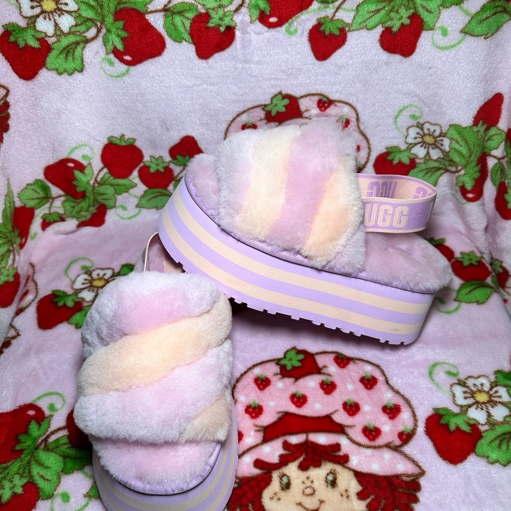 UGG Platform Disco Stripe Fluffy Sandals - Picture 4 of 6